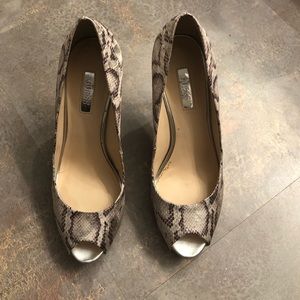 Guess pumps. Size 7m